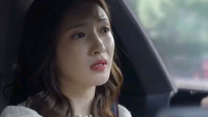 تزيّا بالقبح ليهرب من موعد تعارف، فإذا به يكتشف أنّه حبيب قلبه.