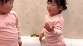 小棉袄双胞胎吵架，受伤的是爸爸