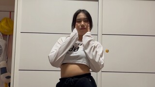 فتاة تبلغ من العمر 13 عامًا تغني أغنية عودة MAMAMOO (انقر لمشاهدة سلسلة الرقص)
