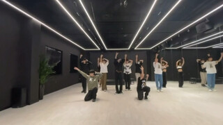 [Times Youth League] No one can miss this synchronized dance segment by DWAS—its charm shines throug