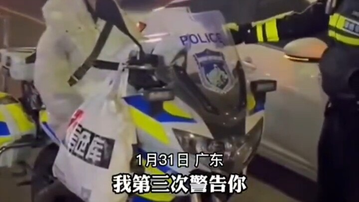 Woman refuses to get off police motorcycle, yells at officer, “I like you!” After three warnings wen