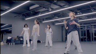 [Pei Zhuxian's Practice Room] Pei, who keeps trying to interact with the camera but gets caught by t