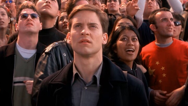 At this very moment, the people are gazing upon their heroes!