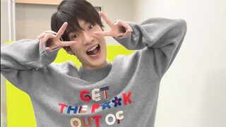 Although, there's a reason why fkzw always wears baggy shorts (facepalm). But they're really cute!