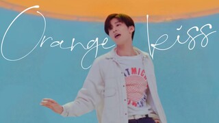 ดูหนุ่มหล่อที่เต้นอย่างราบรื่นและเป็นระเบียบบนเวทีแล้วมีความสุขจริงๆ