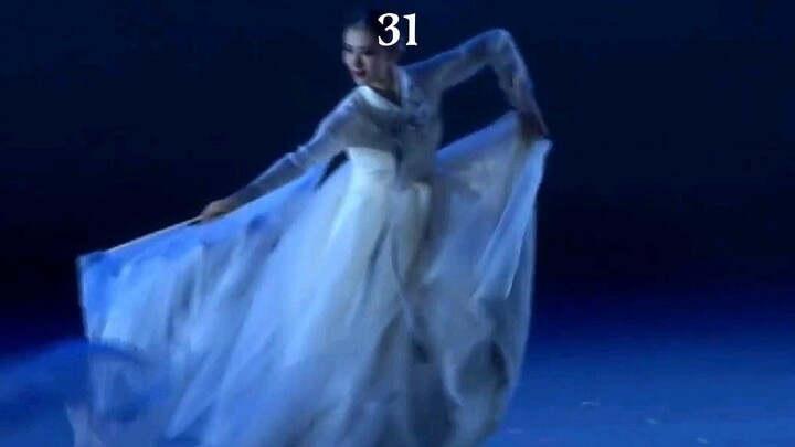 Adult solo dance "Cloud" seems to hear the sword sound of beautiful flowing clouds and water