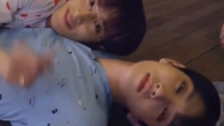 《队内最纯姐狗》指掰腿｜扇脸｜骑跨｜打屁股｜揉胸｜摸嘴