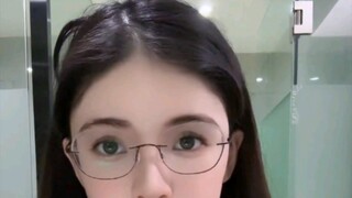 อันที่จริงเมื่อวานมีคนถามฉันว่า คุณอวดหุ่นแบบนี้ไม่กลัวแฟนคลับผู้หญิงจะเอาอย่างคุณรึไง?