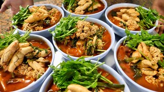 “신당동 맛집? 산더미로 쌓아주는 알곤이 매운 칼국수” 줄서서 먹는 칼국수 맛집 Fish intestine noodles, korean street food