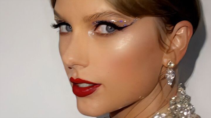 [Taylor Swift] Makeup artist Pat McGrath shared a video of the makeup look for this VMAs awards cere