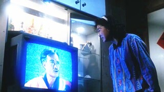 Để trút giận, cô gái đã chửi rủa người trên TV, nhưng cô không ngờ người trên TV cũng chửi lại cô.
