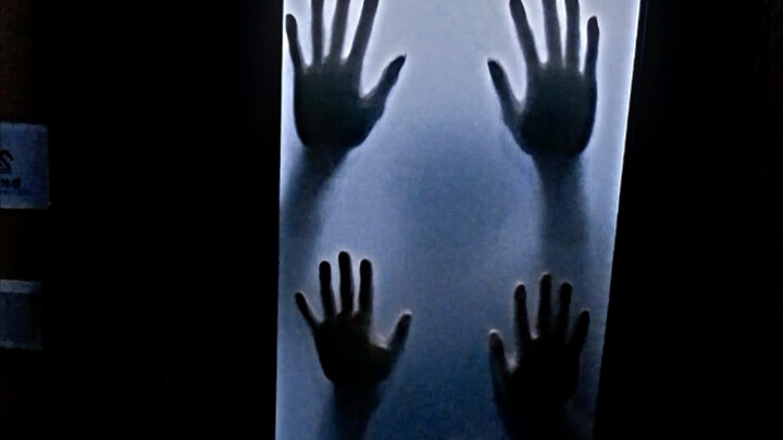 Teman sekamarku diseret ke toilet dan dihukum berat.