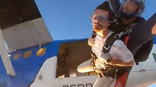 你想翘课去跳伞吗？