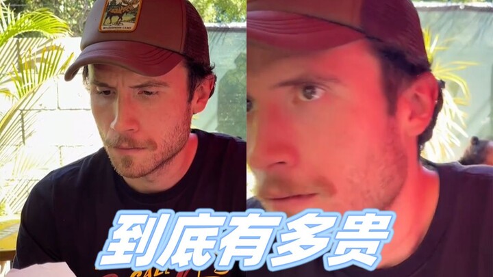 Anh bạn, chỉ là đắt hơn chút thôi, đâu đến mức thế.