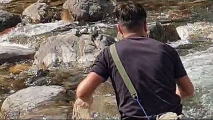 cast netting in Nepal | himalayan trout fishing with handmade cast net