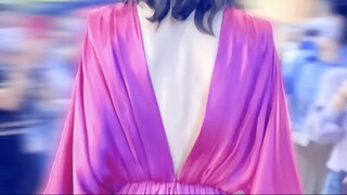我的天…她真的带着提名来了。“没有作品我真的没有底气”