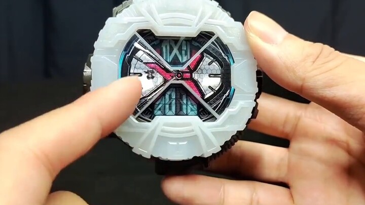 Electronic display screen + 360-degree rotating windmill, this belt from five years ago is so cool B