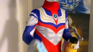 Ultraman Tiga, jangan tinggalkan kami!