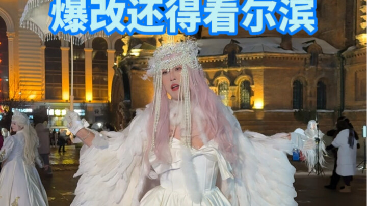 Đang đứng trước cửa nhà thì mẹ nhắn: “Nhanh về đi, mọi người đã tìm đến tận nhà rồi.”