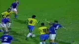 Ronaldo - Tiền đạo xuất sắc nhất lịch sử