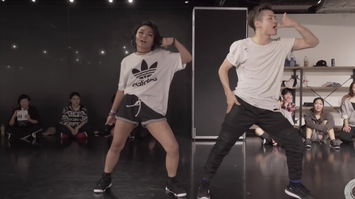 【力丸】【rikimaru】这个舞真辣 还掀衣服了