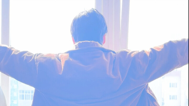 Tiếng dạo đầu vang lên, tuổi trẻ bước ra sân khấu.