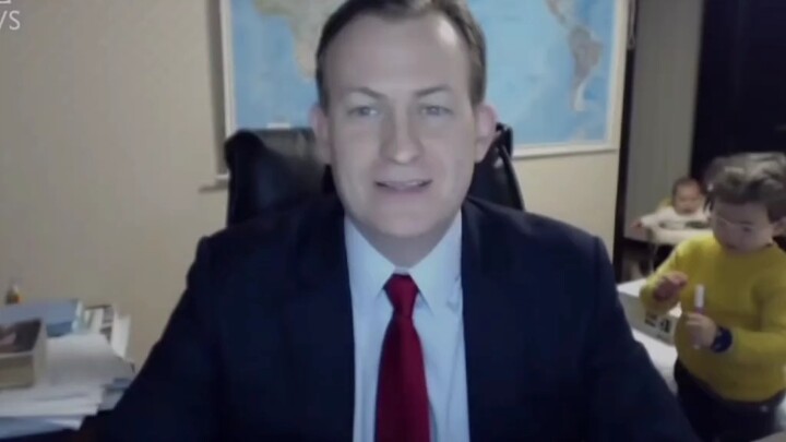 宝贝我在采访呢，严肃点