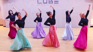 韩国舞蹈江江水月来，GIDLE在韩国社区节教大家跳Ganggangsullae，女娃实红。