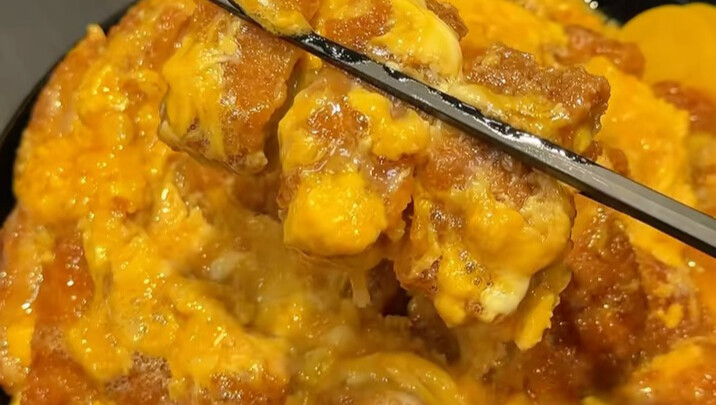 Extra-large three-layer pork cutlet rice bowl!!