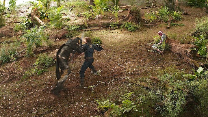 Ketika Thanos mencengkeram Berlian Kuning di kepala Vision, bahkan Wanda pun putus asa