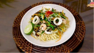 MÌ XÀO HẢI SẢN bổ sung “Vitamin SEA” _ Cùng Cháu Vào Bếp