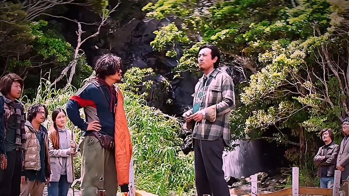 الجميع تقطّع بهم السبل في جزيرة مهجورة، مما أدى إلى التضخم.