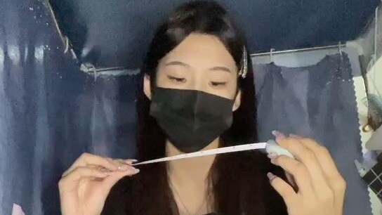 The dance foot ornaments rise and fall with the movements, like emotions gently flowing and entwinin