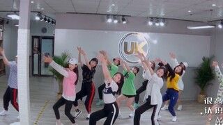 山支大哥开课啦！孟美岐教火箭少女101成员跳《Come Back To Me》，终于明白她跳舞为什么这么好了！