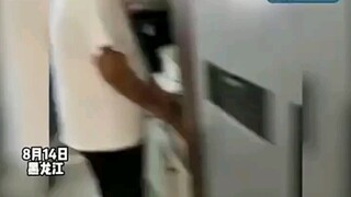 บทสนทนาชวนหัวและอบอุ่นของสามีภรรยาคู่หนึ่ง