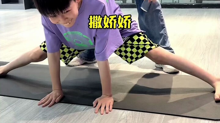 My mom is really putting her heart and soul into raising him #Dian Dian's Humble Life