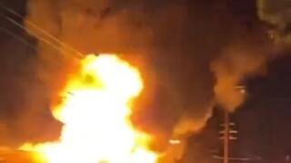 🚨#Warning: Over a Dozen Vehicles are on fire Inside Hollywood Hills Carport