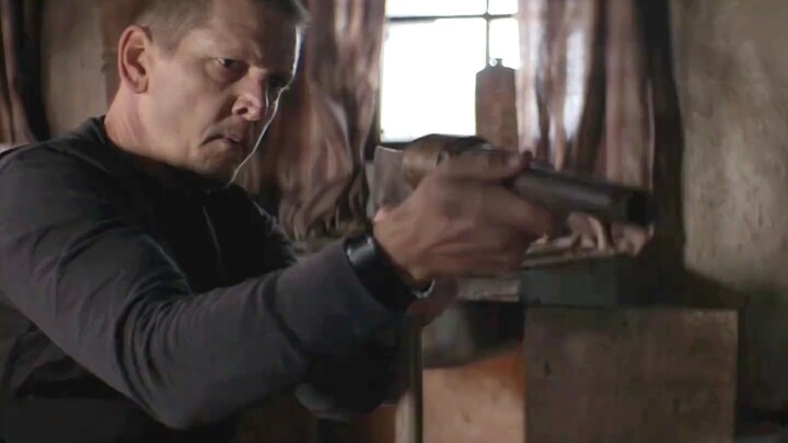 Đặc vụ cấp cao bị hãm hại, dùng ống nước biến thành súng máy truy sát băng đảng, phim hành động kinh