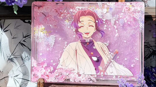 Air mata membasahi kain linen, sambil menangis sambil mengerjakan.