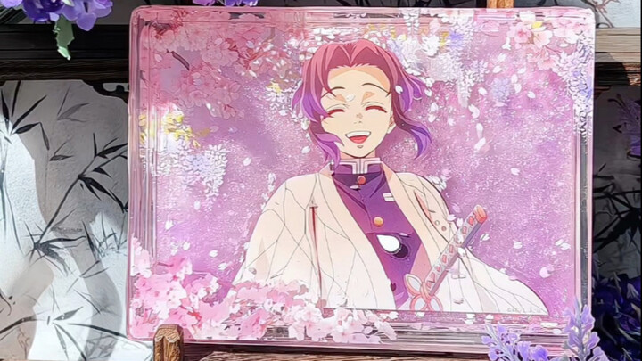 Air mata membasahi kain linen, sambil menangis sambil mengerjakan.