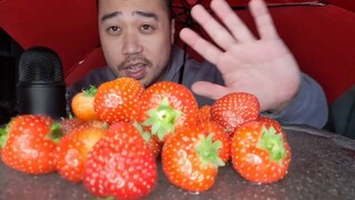 ASMR Eating Strawberries In The Rain🍓🌧️ ~ Mouth Sounds/Rain Sounds/Roleplay
