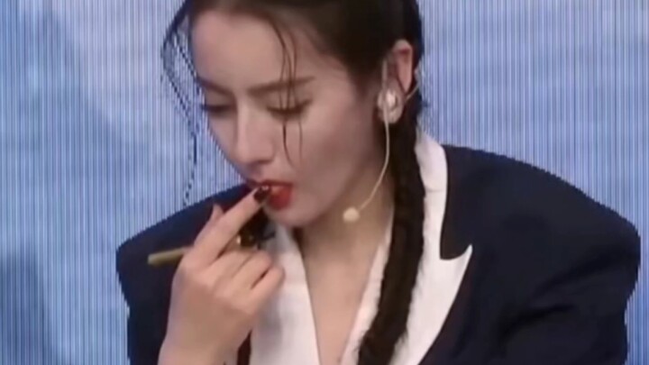 【Dilraba】Ketampanan si bodoh memang tak diragukan lagi. Kamu mau bikin aku mati tertawa, warisan apa