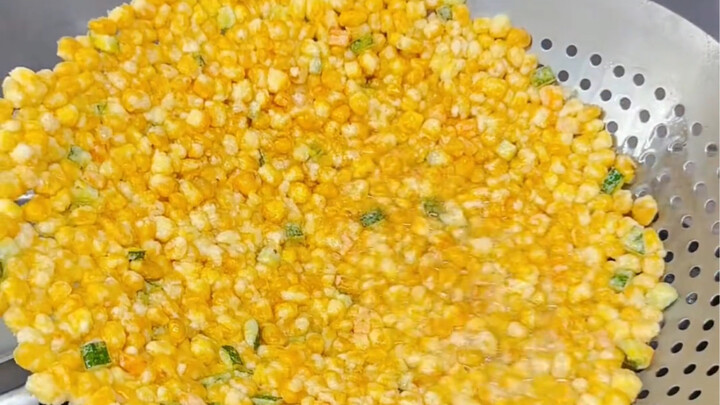 Một món ăn cổ điển lâu đời – bánh ngô chiên, đến giờ vẫn được mọi người vô cùng yêu thích!