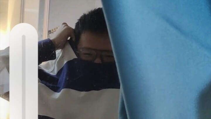 Finally figured out why hotel bathroom glass is designed this way!