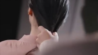 Aku jatuh cinta pada tetanggaku, ternyata dia adalah tunangan sekaligus bosku