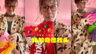 Birdie姐姐，展示了她收藏的起奇奇怪怪的零食包装样子的枕头‼️可是好可爱呀🥹🥹