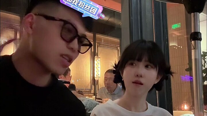 “Tepatnya aku membuka hotel e-sports”