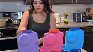 Immersive experience helping children pack lunch, there are many categories for each meal, it is rea