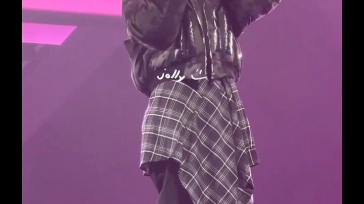 PondPhuwin: Phumin’s dance skills have improved so dramatically it’s almost scary! I suspect he’s be