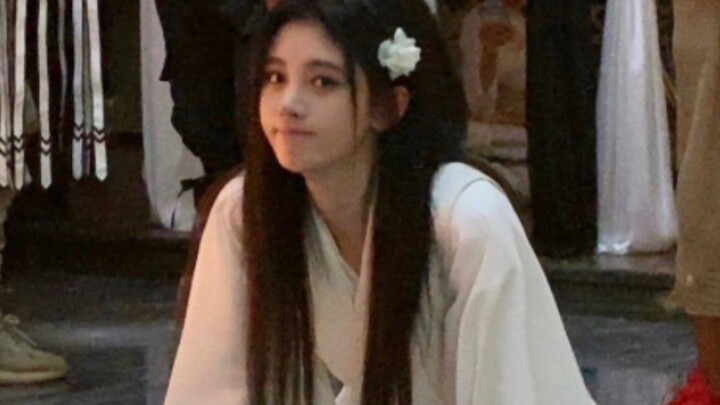 Ju Jingyi | Click to Get a Cute, Delicate “Girl Goose”!